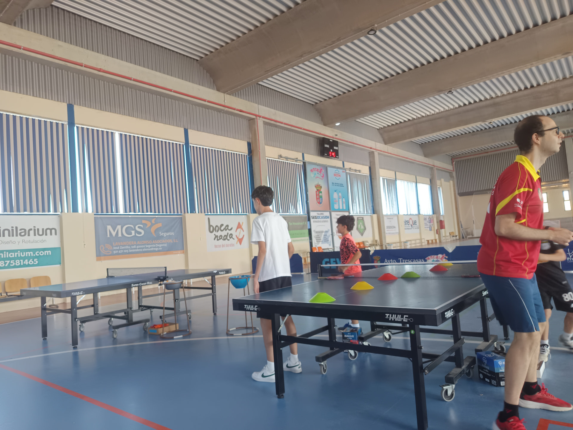 Entrenamiento en las mesas con el entrenador en Ping Royale